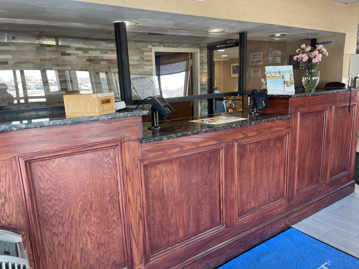Baymont By Wyndham Scranton Dunmore Exterior foto