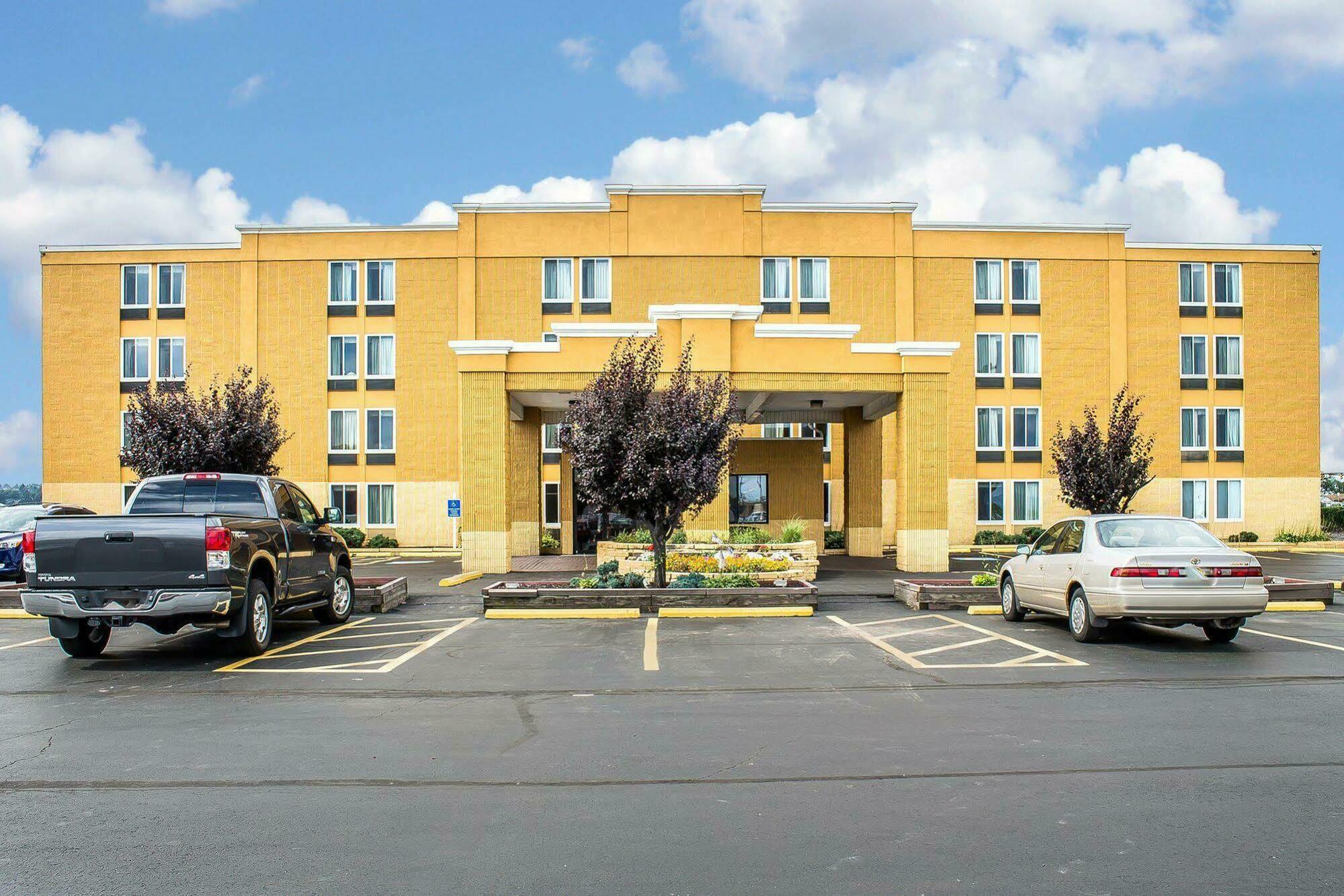 Baymont By Wyndham Scranton Dunmore Exterior foto